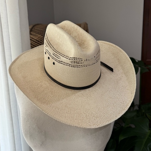 Stylish Cream Rancher Cowboy Hat with Black Band 6 7/8 - Picture 1 of 4